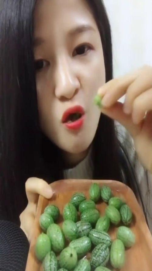 女子吃瓜吃一口,揭秘娱乐圈惊人内幕