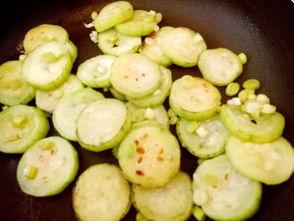 梦见吃瓜饭,揭秘“吃瓜饭”背后的神秘寓意