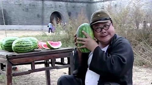 梦见吃瓜不给钱,瓜田奇缘，免费吃瓜的奇幻之旅