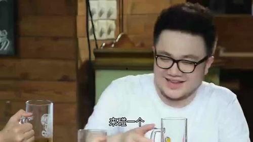 路人看吃瓜,揭秘日常生活中的趣味瞬间