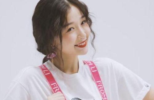 小鬼虞书欣吃瓜