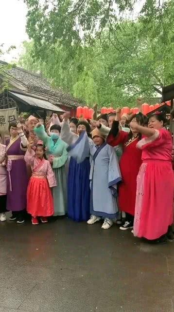 吃瓜群众的演出