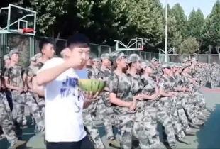 吃瓜诱惑军训新生